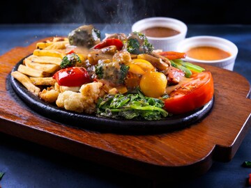 Why Sizzlers Make the Perfect Dinner Choice at Bikki Resturant