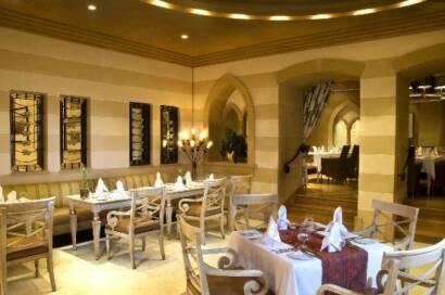 luxury dining, gourmet food, fine dining, seafood restaurant, best restaurants in Khobar, Al Mahara Dubai
